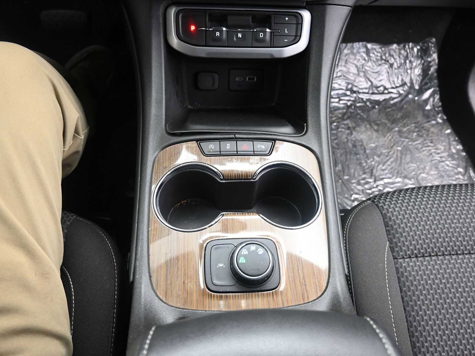 Used 2023 GMC Acadia SLE image 13