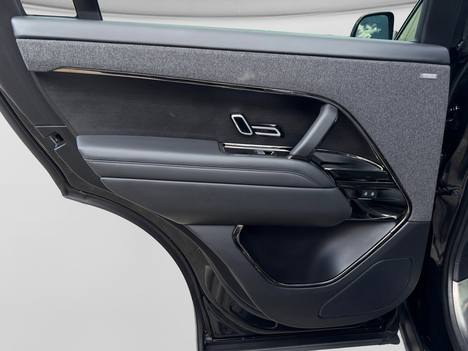 Used 2024 Land Rover Range Rover Sport Dynamic SE image 17