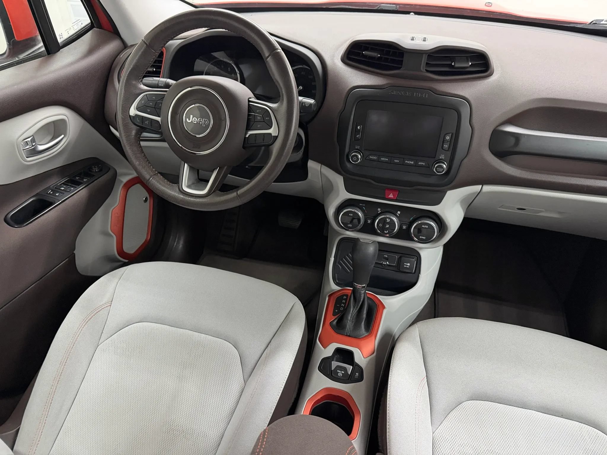 Used 2017 Jeep Renegade Latitude FWD image 77