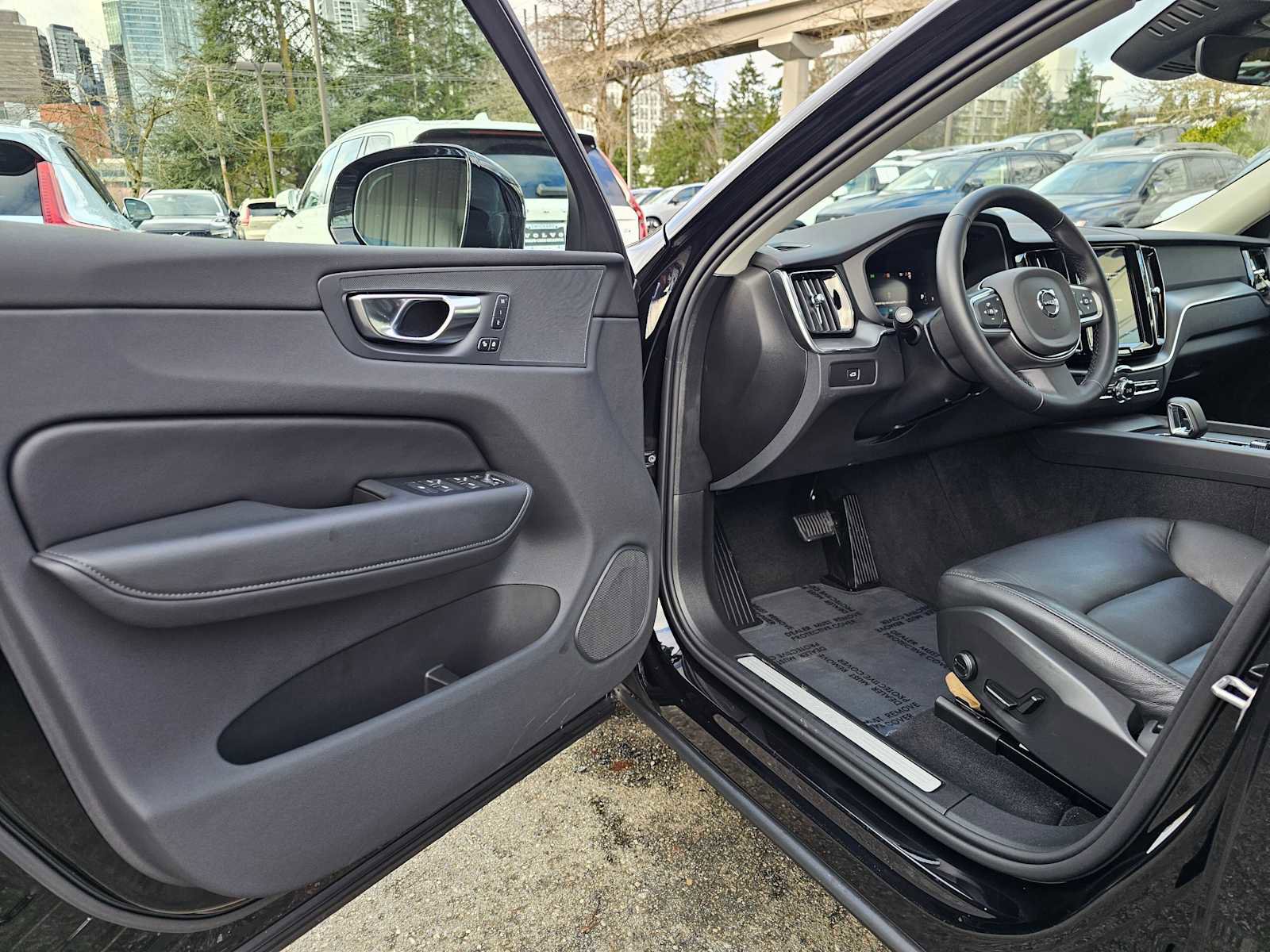 Used 2025 Volvo XC60 B5 Core w/ Climate Package image 24