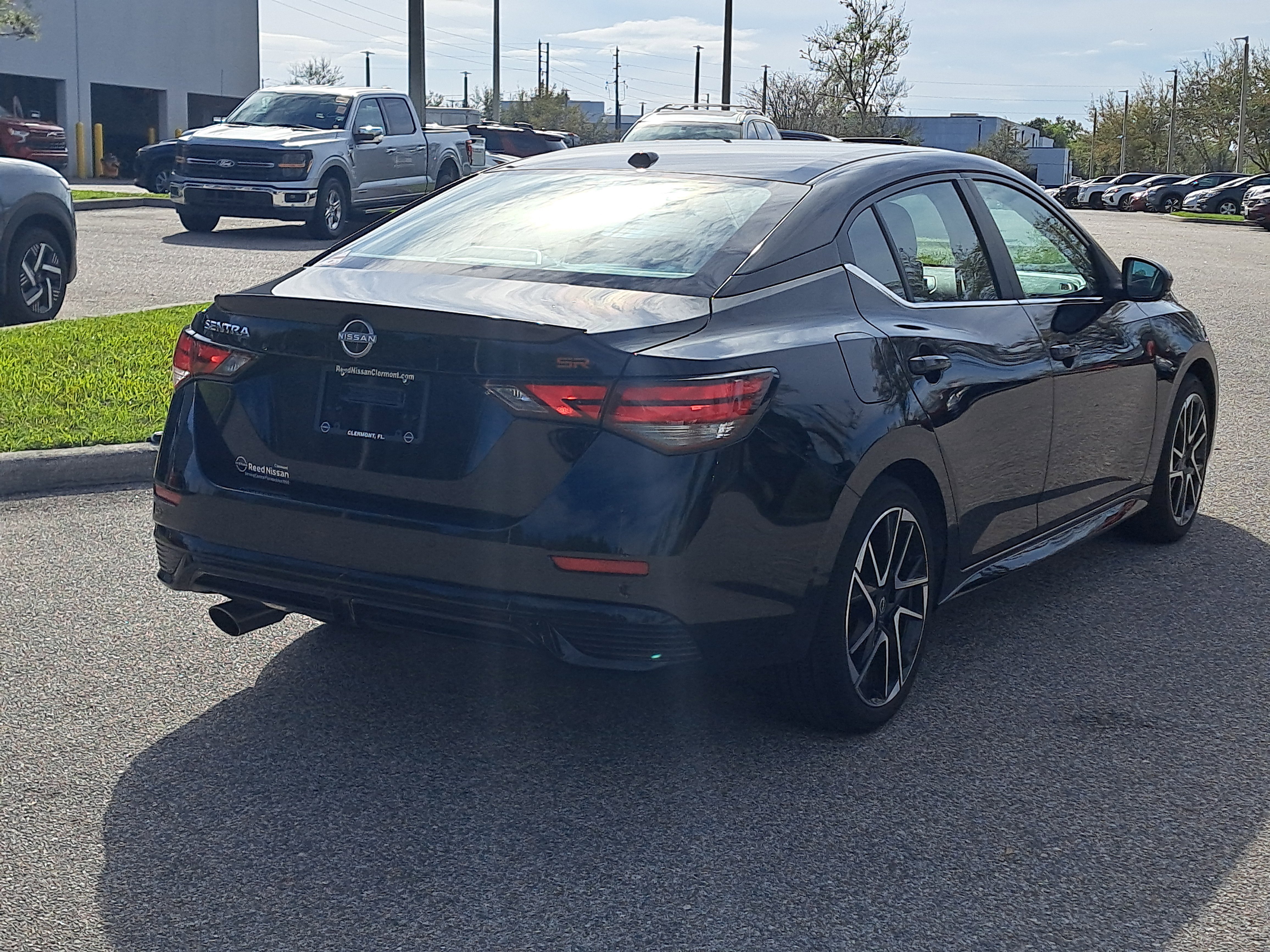 Certified 2025 Nissan Sentra SR FWD image 5