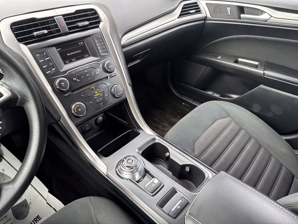 Used 2018 Ford Fusion SE FWD image 19