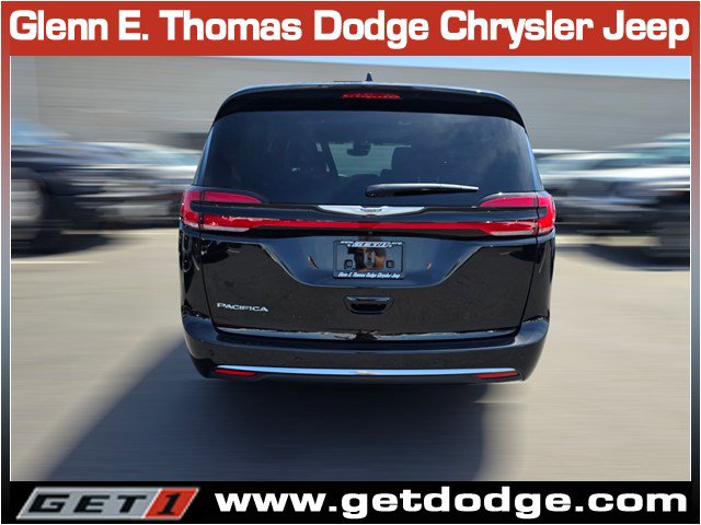 New 2025 Chrysler Pacifica Select FWD image 5
