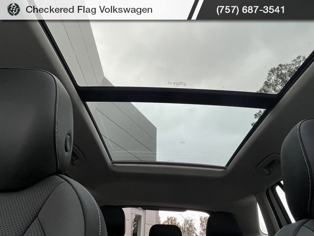 New 2025 Volkswagen Tiguan SE image 9