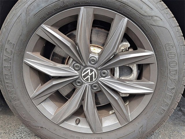 Used 2022 Volkswagen Tiguan SE image 10