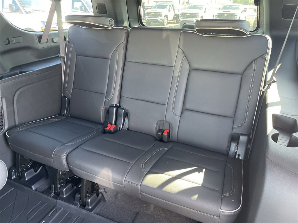 New 2025 Chevrolet Suburban Premier image 24