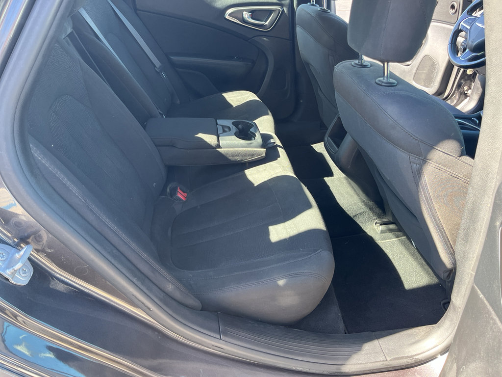 Used 2016 Chrysler 200 Limited w/ Convenience Group image 28