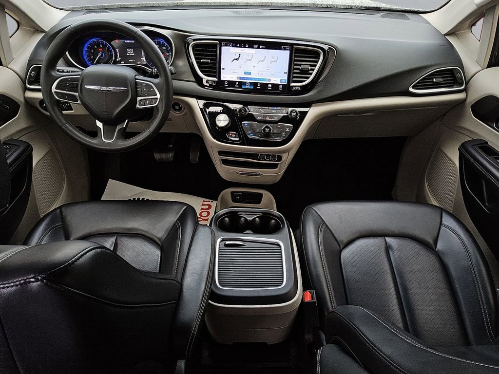 Certified 2023 Chrysler Pacifica Touring-L FWD image 10