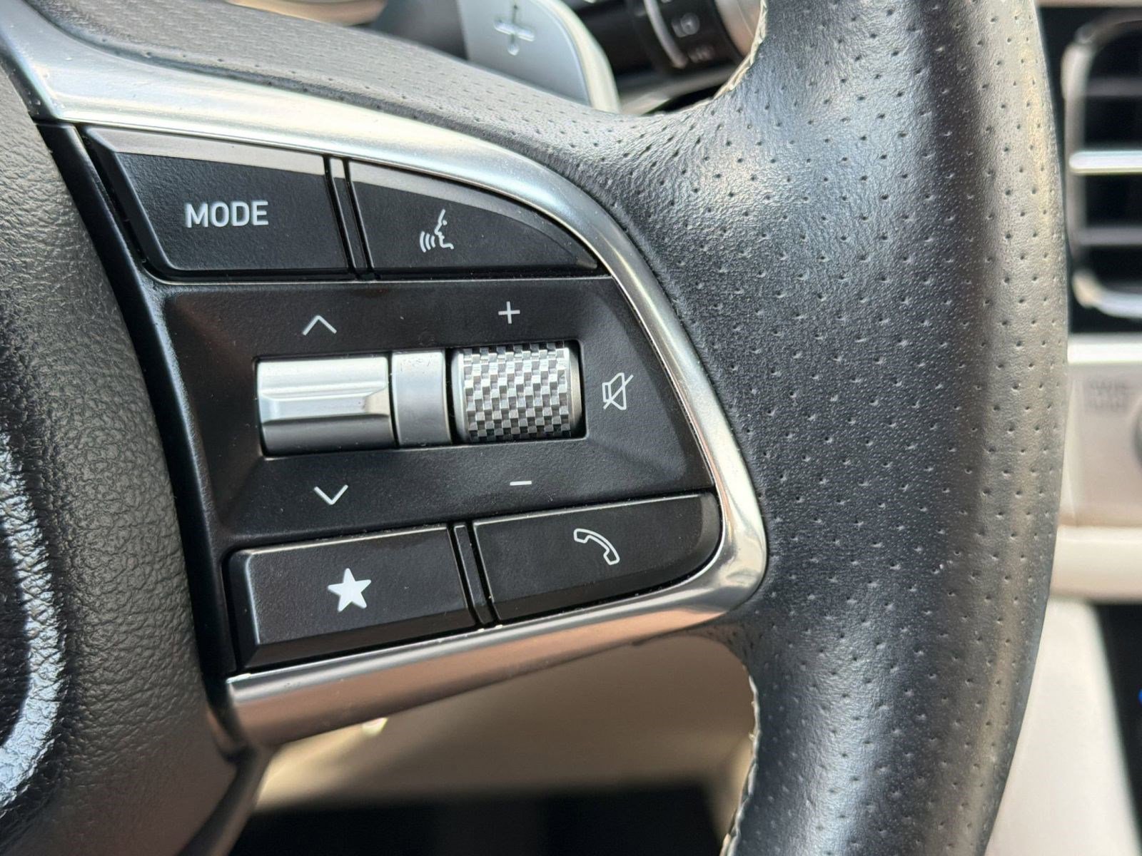 Used 2025 Genesis G70 2.5T image 27