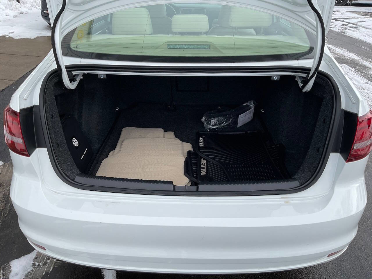 Used 2016 Volkswagen Jetta SE image 11