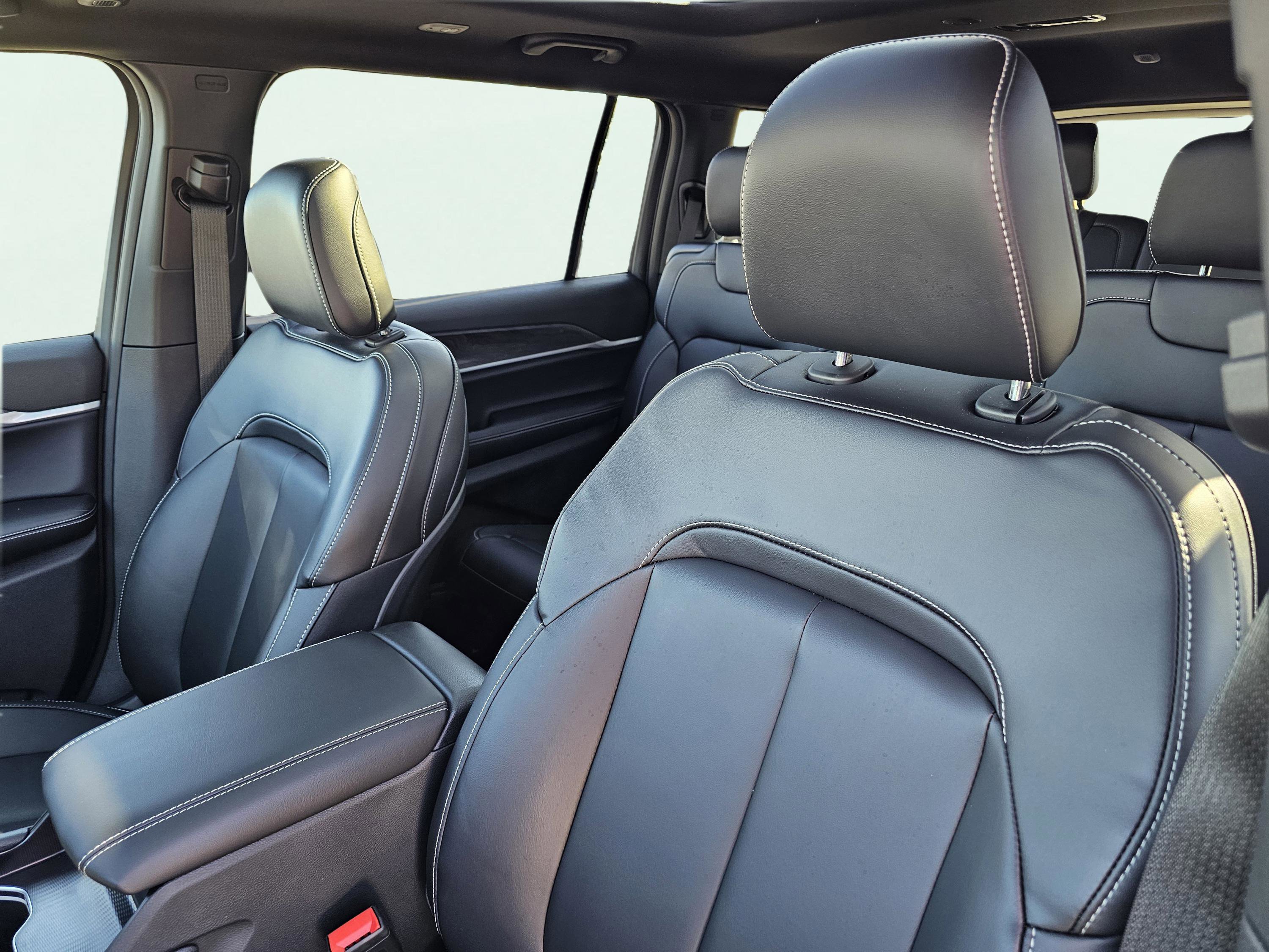 New 2025 Jeep Grand Cherokee L Limited image 18