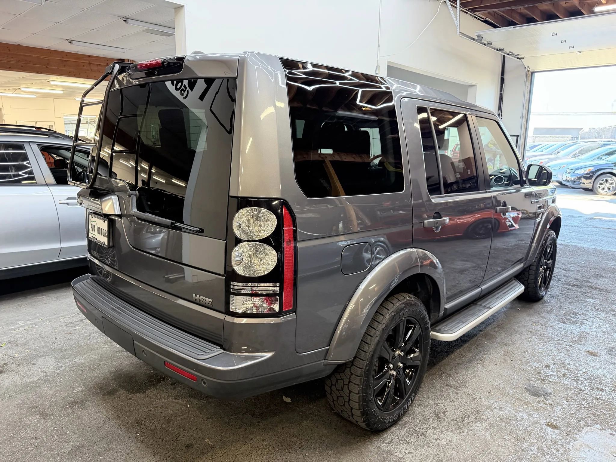 Used 2016 Land Rover LR4 HSE image 10