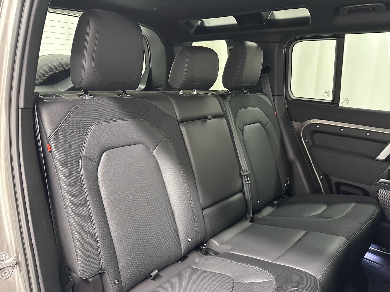 Used 2023 Land Rover Defender 110 X-Dynamic SE AWD/4WD image 22