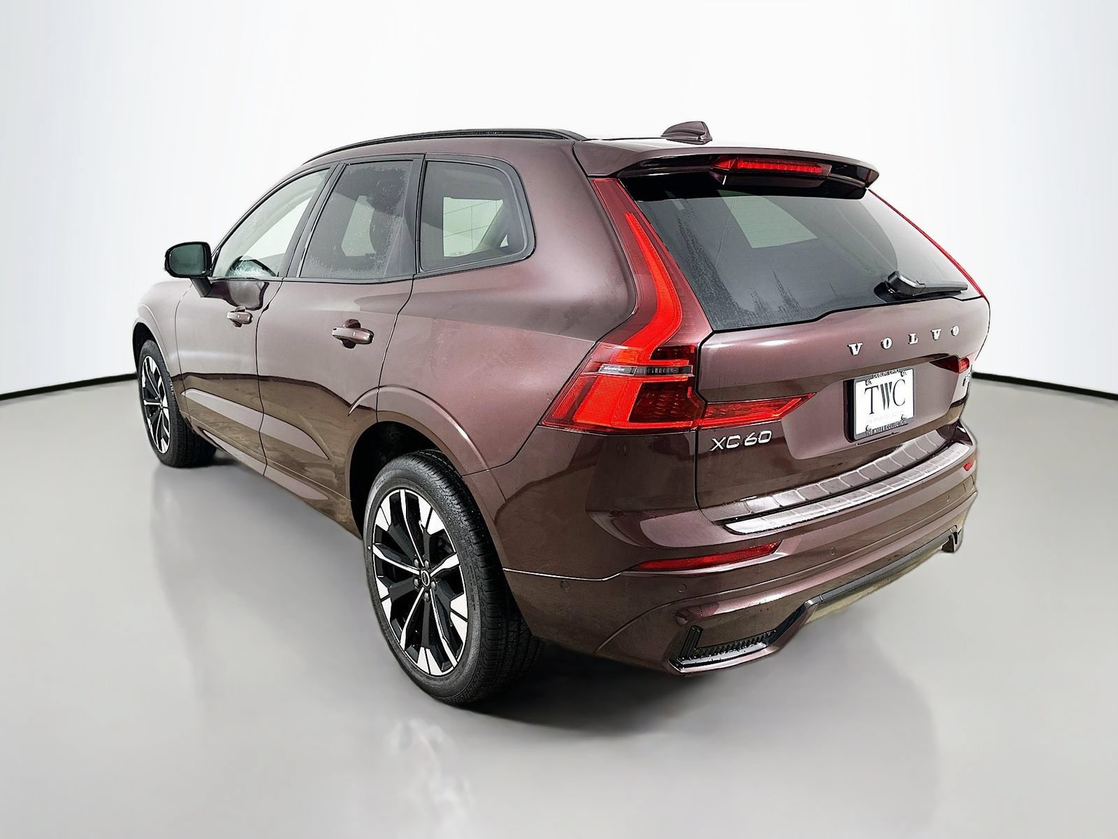 New 2026 Volvo XC60 B5 Plus w/ Protection Package Premier AWD/4WD image 7