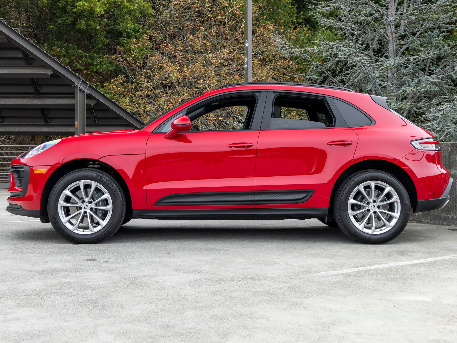 Certified 2026 Porsche Macan AWD/4WD image 2