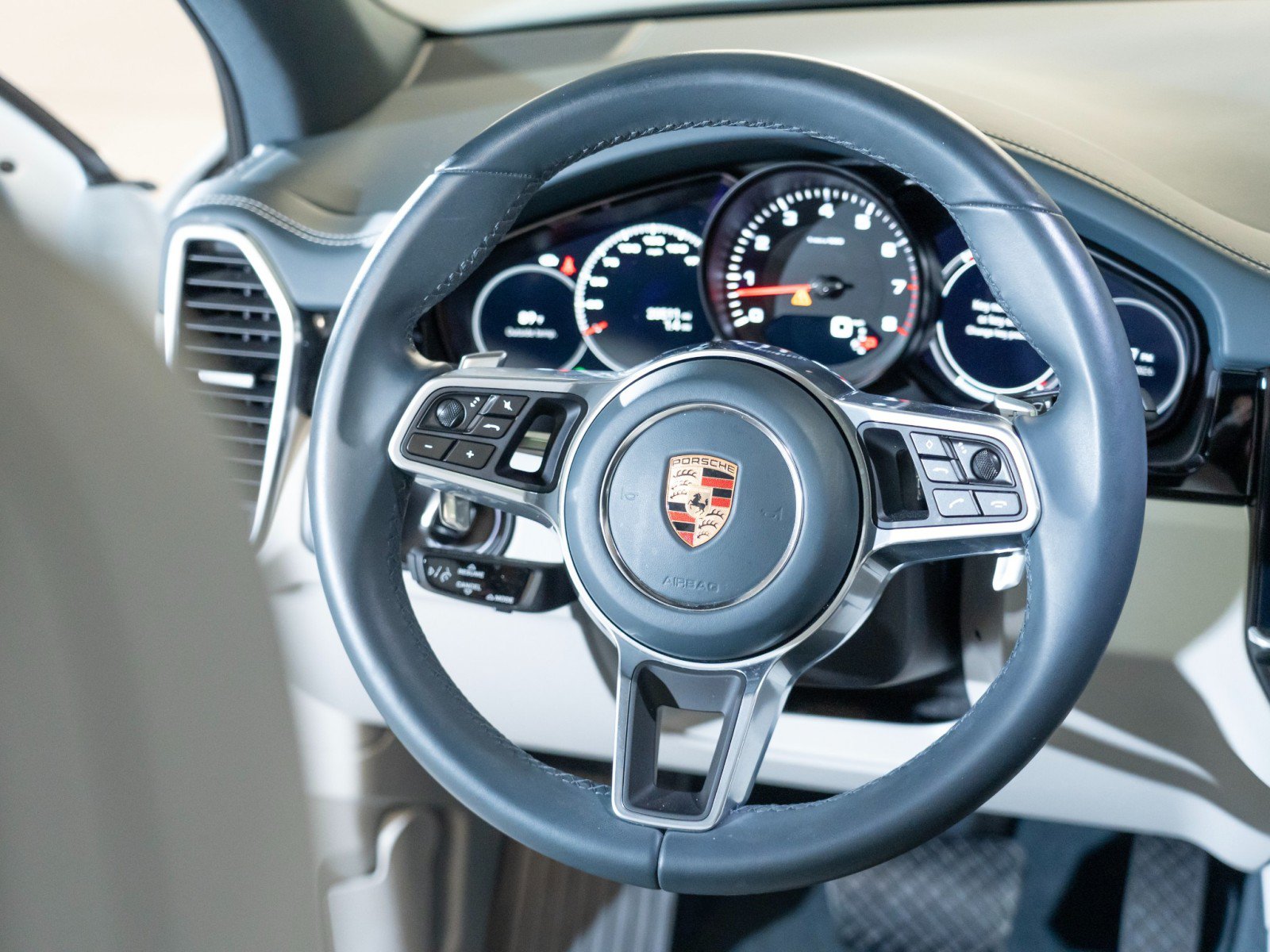 Certified 2023 Porsche Cayenne AWD/4WD image 25