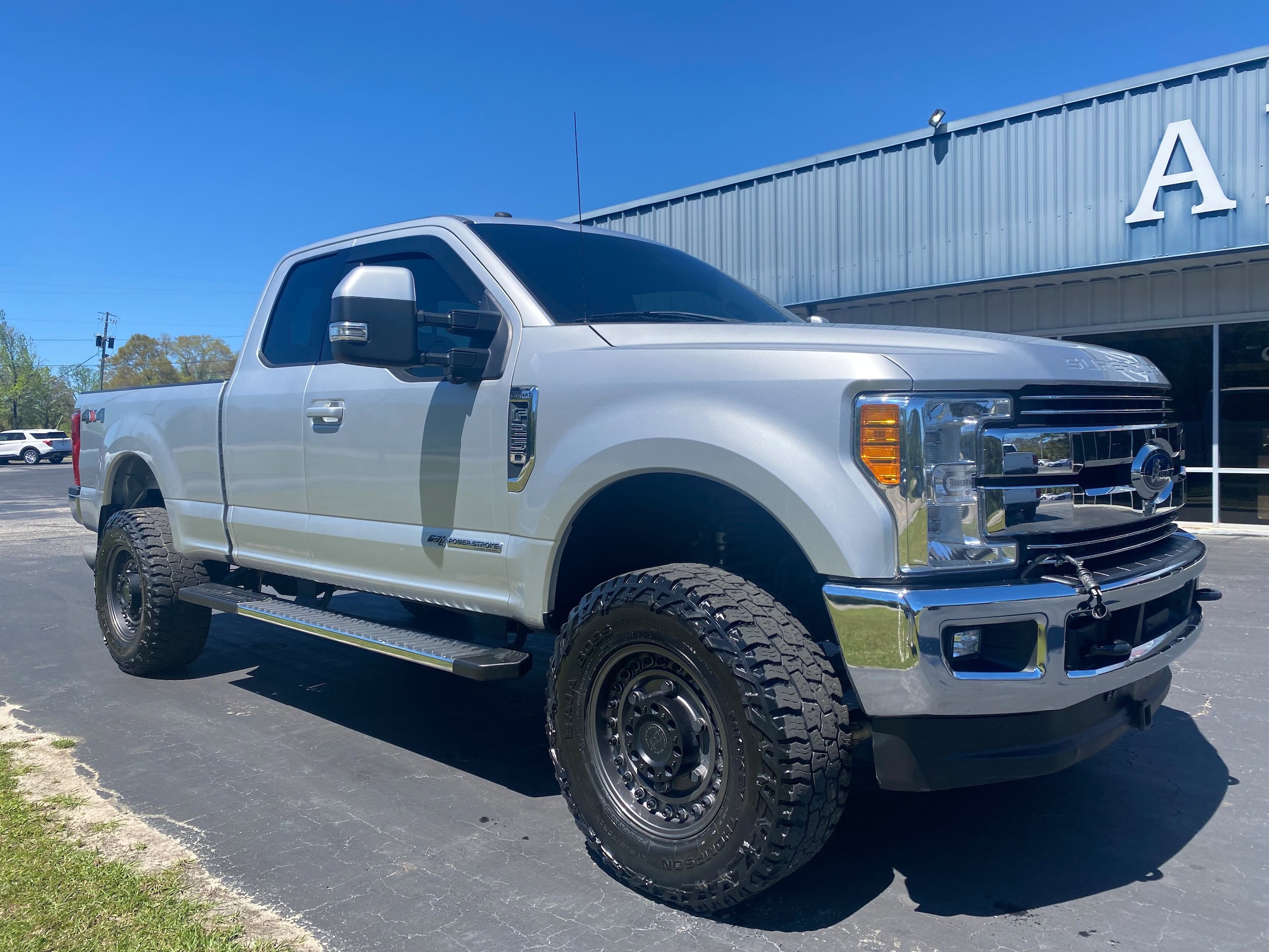 Used 2017 Ford F250 Lariat w/ Tow Technology Bundle image 1