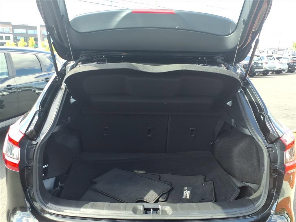 Used 2022 Nissan Rogue Sport S image 11
