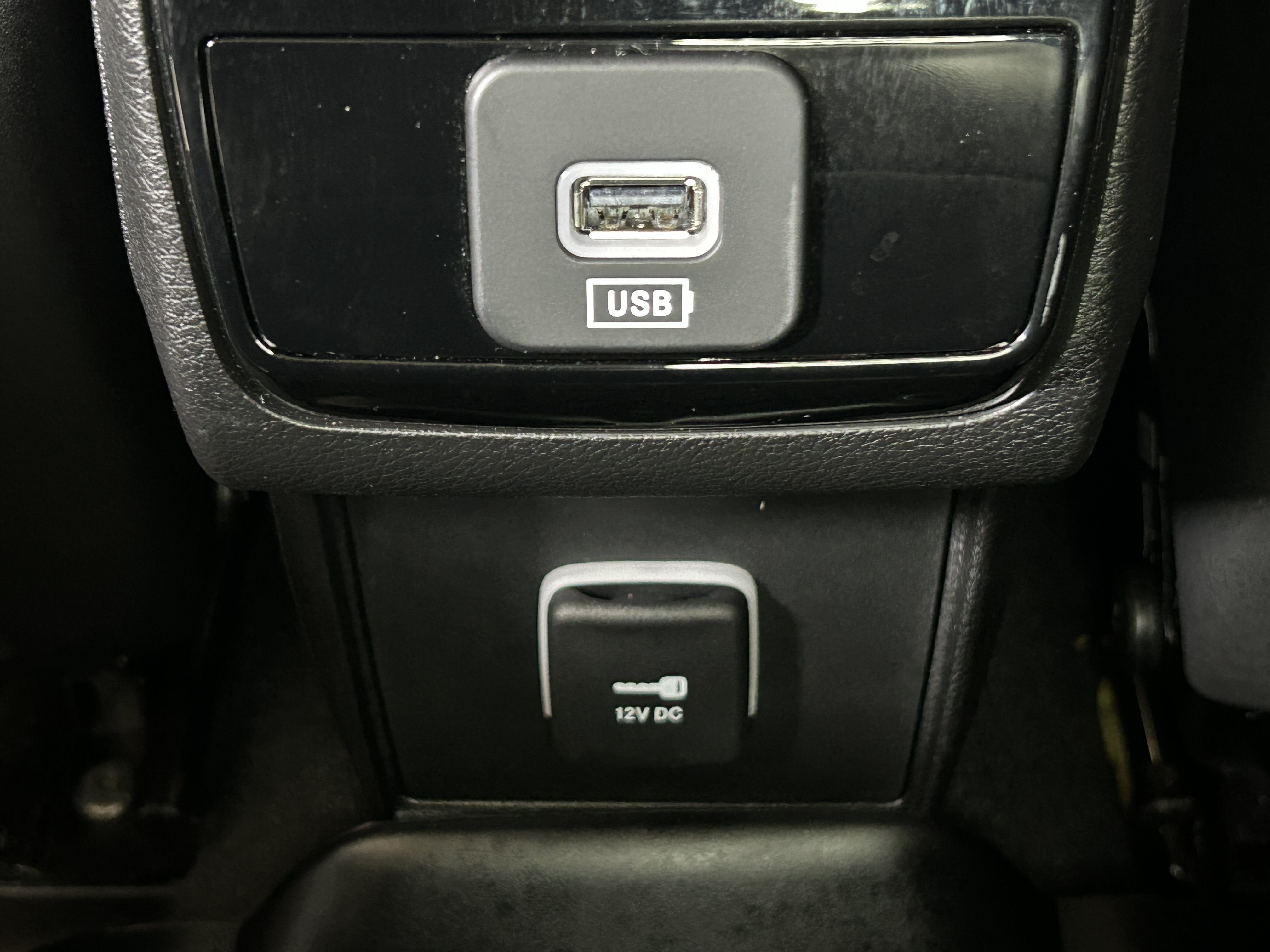 Certified 2025 Jeep Compass Limited w/ Sun & Sound Group AWD/4WD image 33