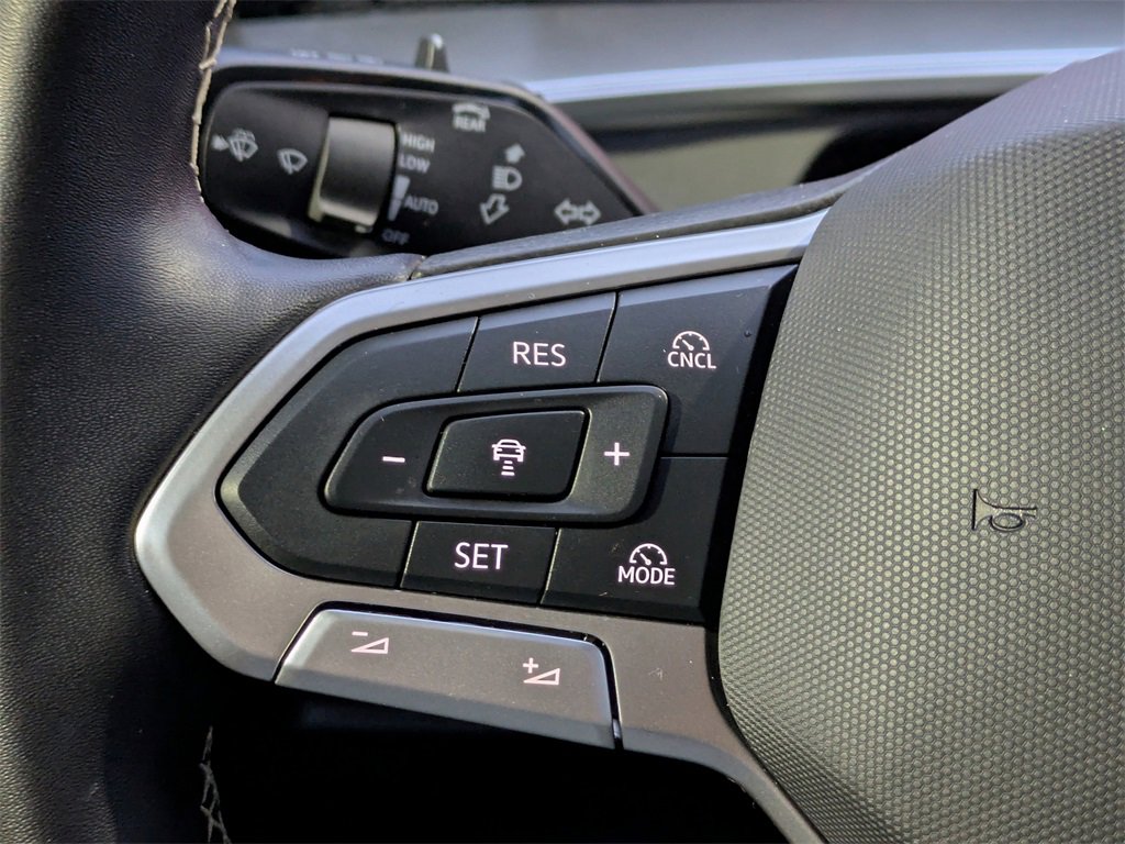 Used 2025 Volkswagen Tiguan SE image 26