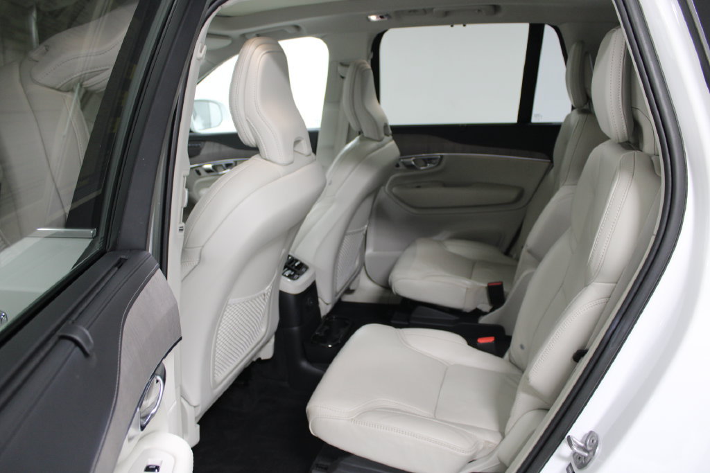 Used 2022 Volvo XC90 T8 Inscription w/ Advanced Package AWD/4WD image 23
