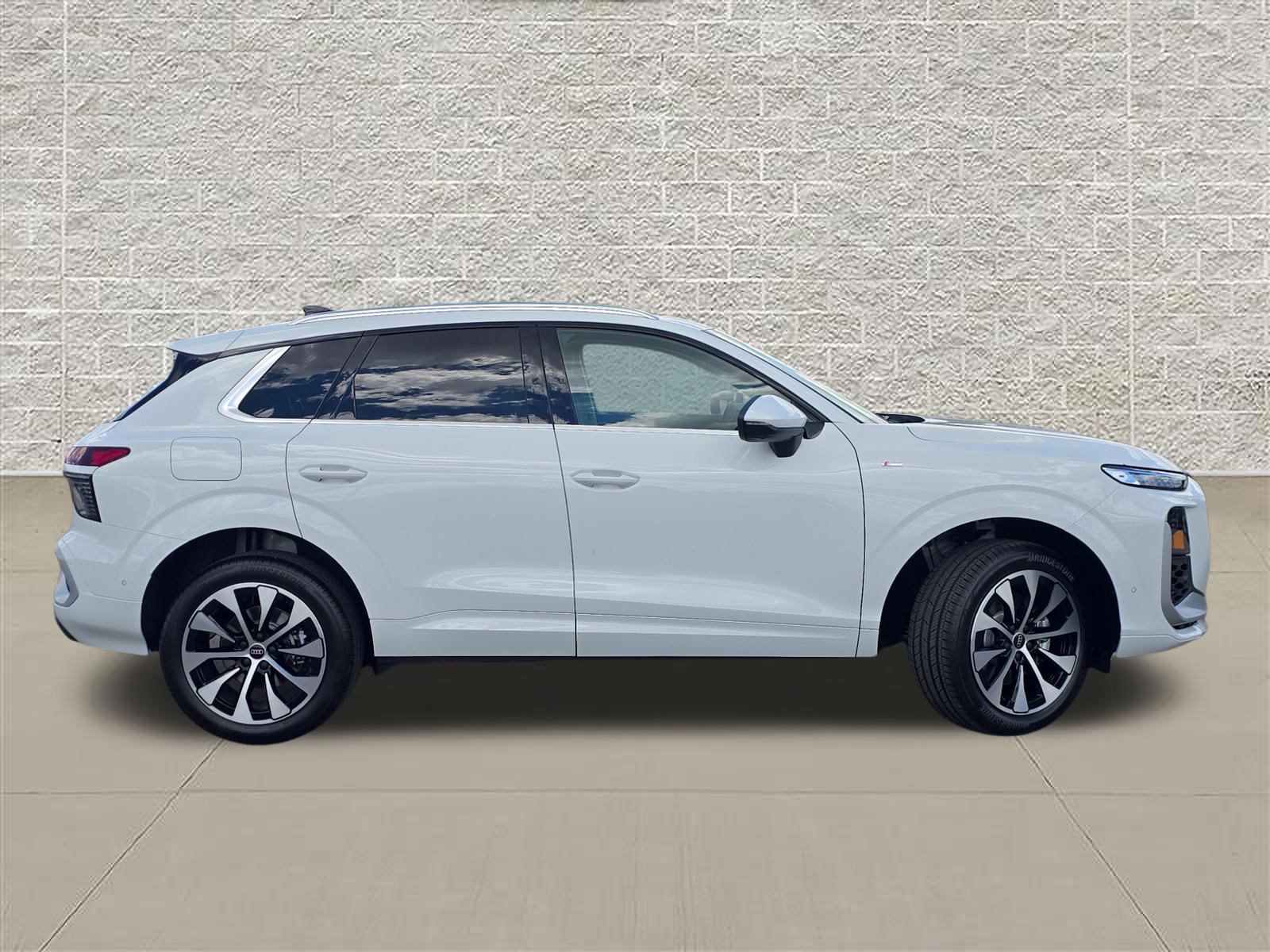 New 2026 Audi Q3 quattro 2.0T AWD/4WD image 8