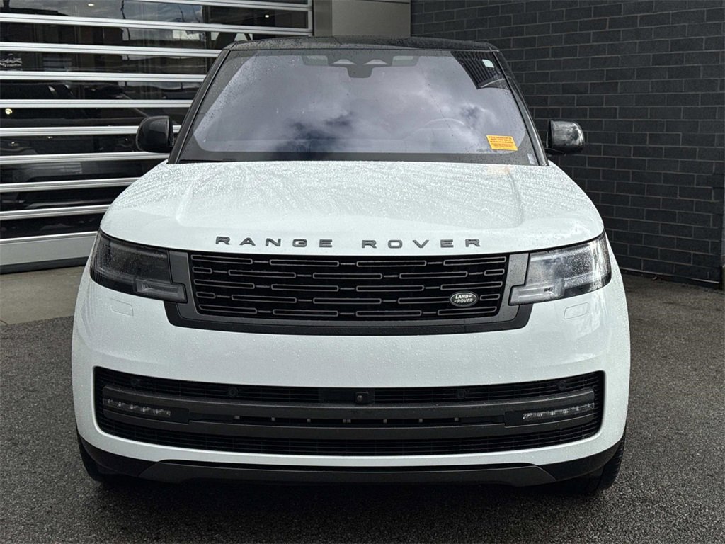 Used 2023 Land Rover Range Rover SE image 2