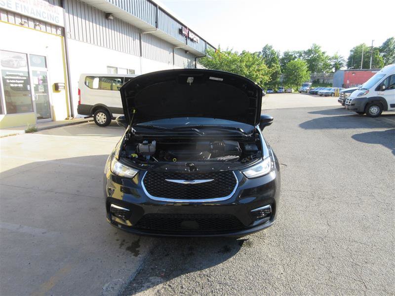 Used 2023 Chrysler Pacifica Touring-L FWD image 35
