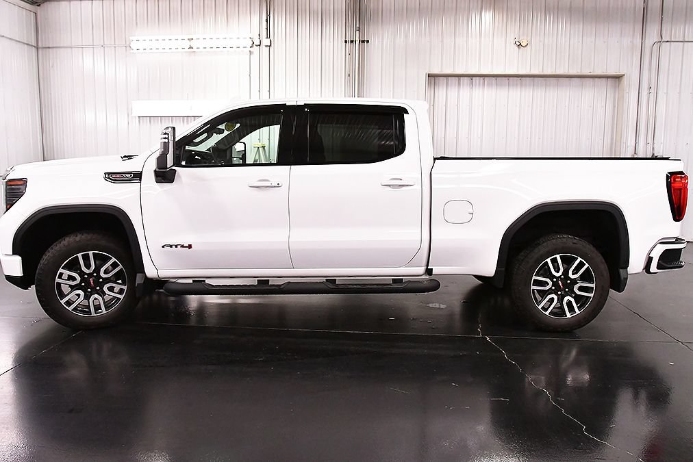 Used 2023 GMC Sierra 1500 AT4 w/ Technology Package AWD/4WD image 4