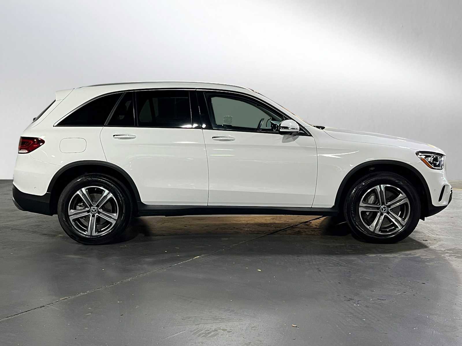 Used 2022 Mercedes-Benz GLC 300 4MATIC image 2