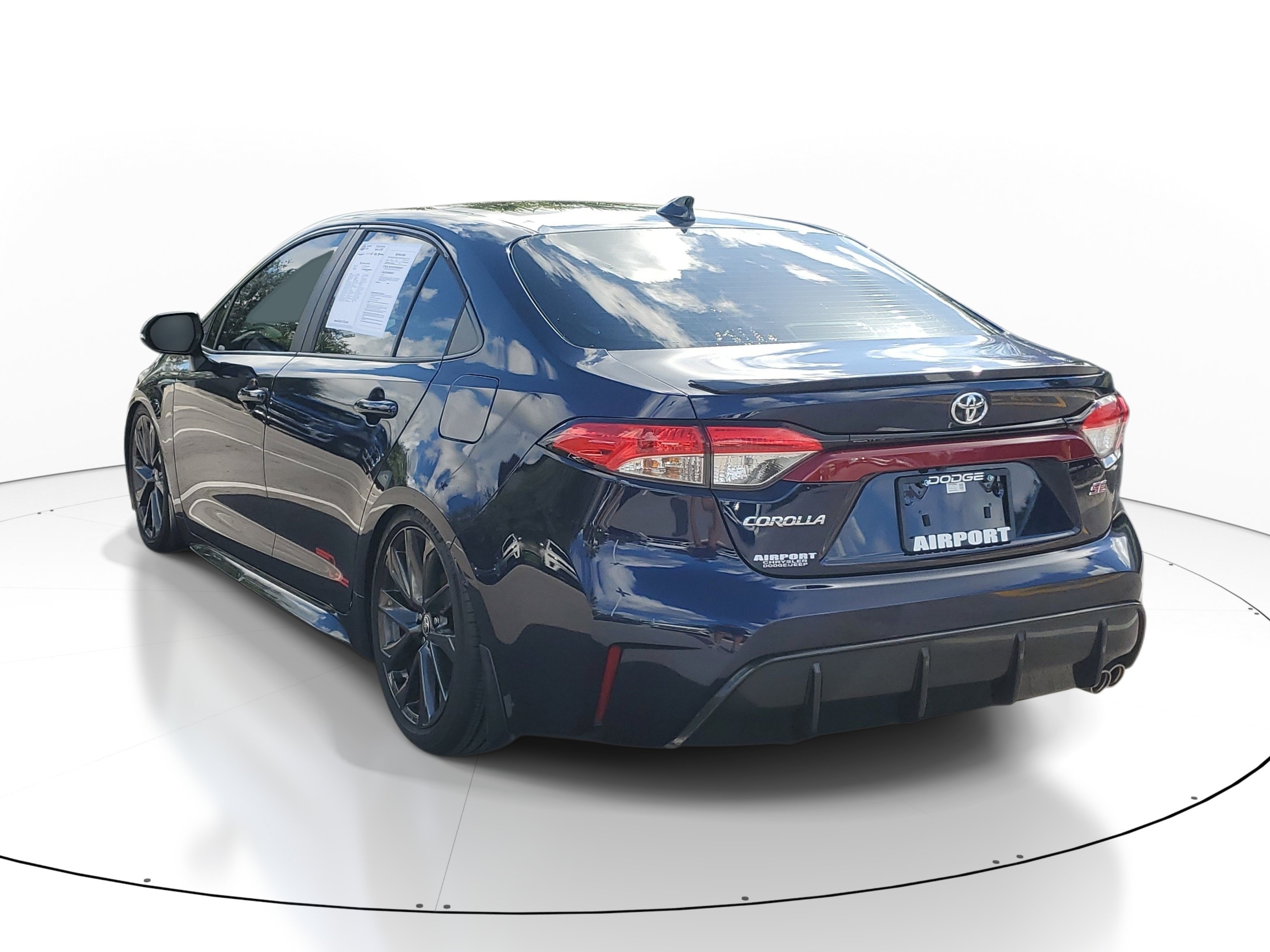 Used 2023 Toyota Corolla SE w/ SE Premium Package FWD image 5