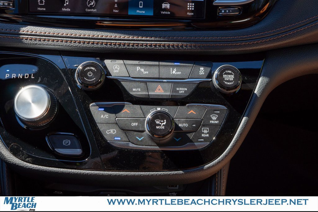 New 2026 Chrysler Pacifica Pinnacle image 23