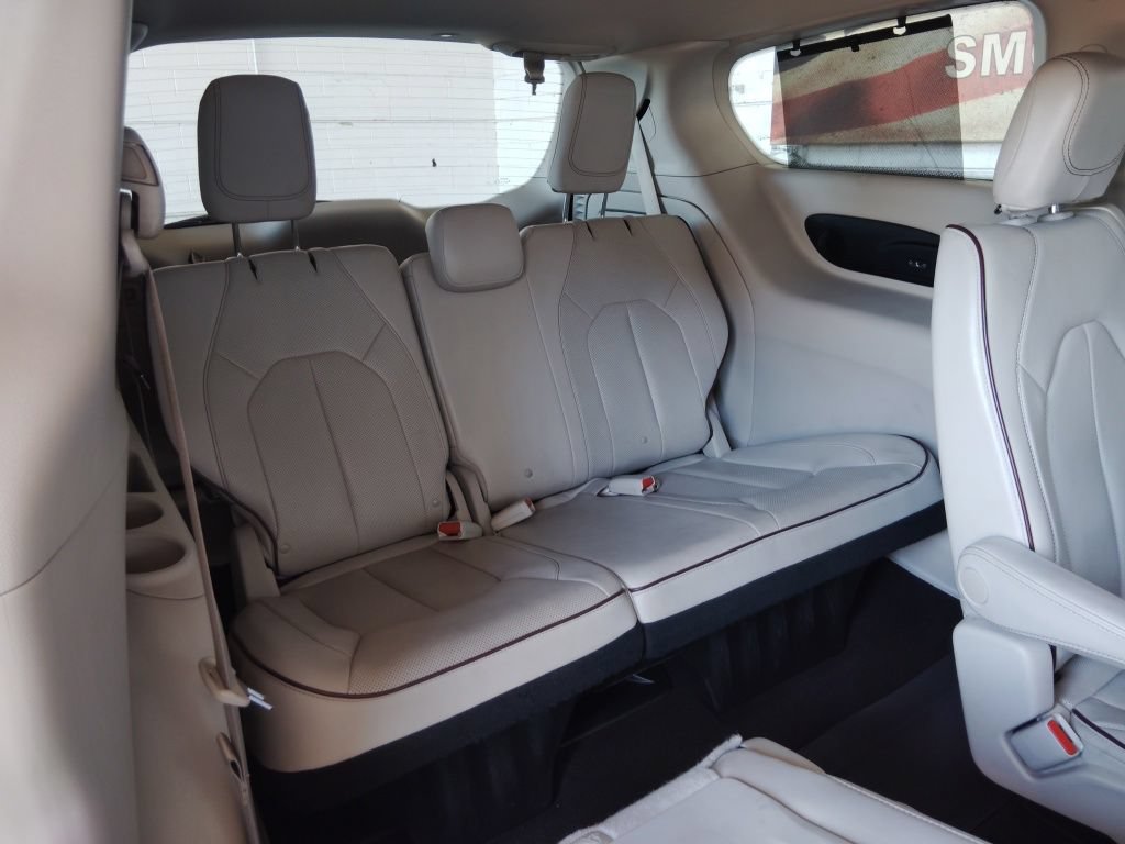Used 2019 Chrysler Pacifica Limited w/ Advanced Safetytec Group FWD image 16