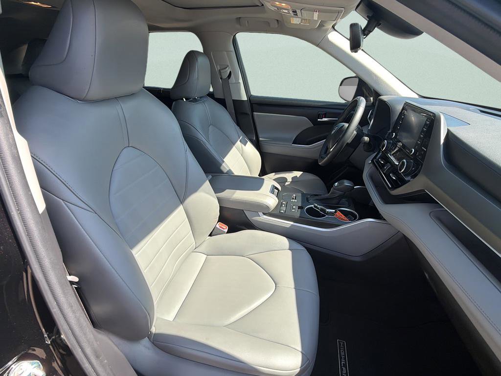 Used 2022 Toyota Highlander XLE FWD image 10