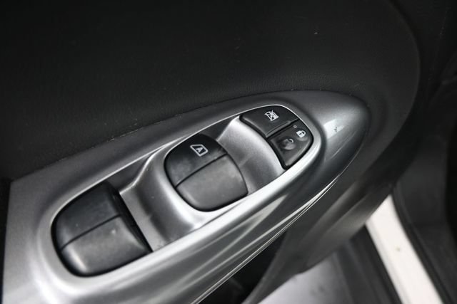 Used 2014 Nissan Juke S FWD image 13