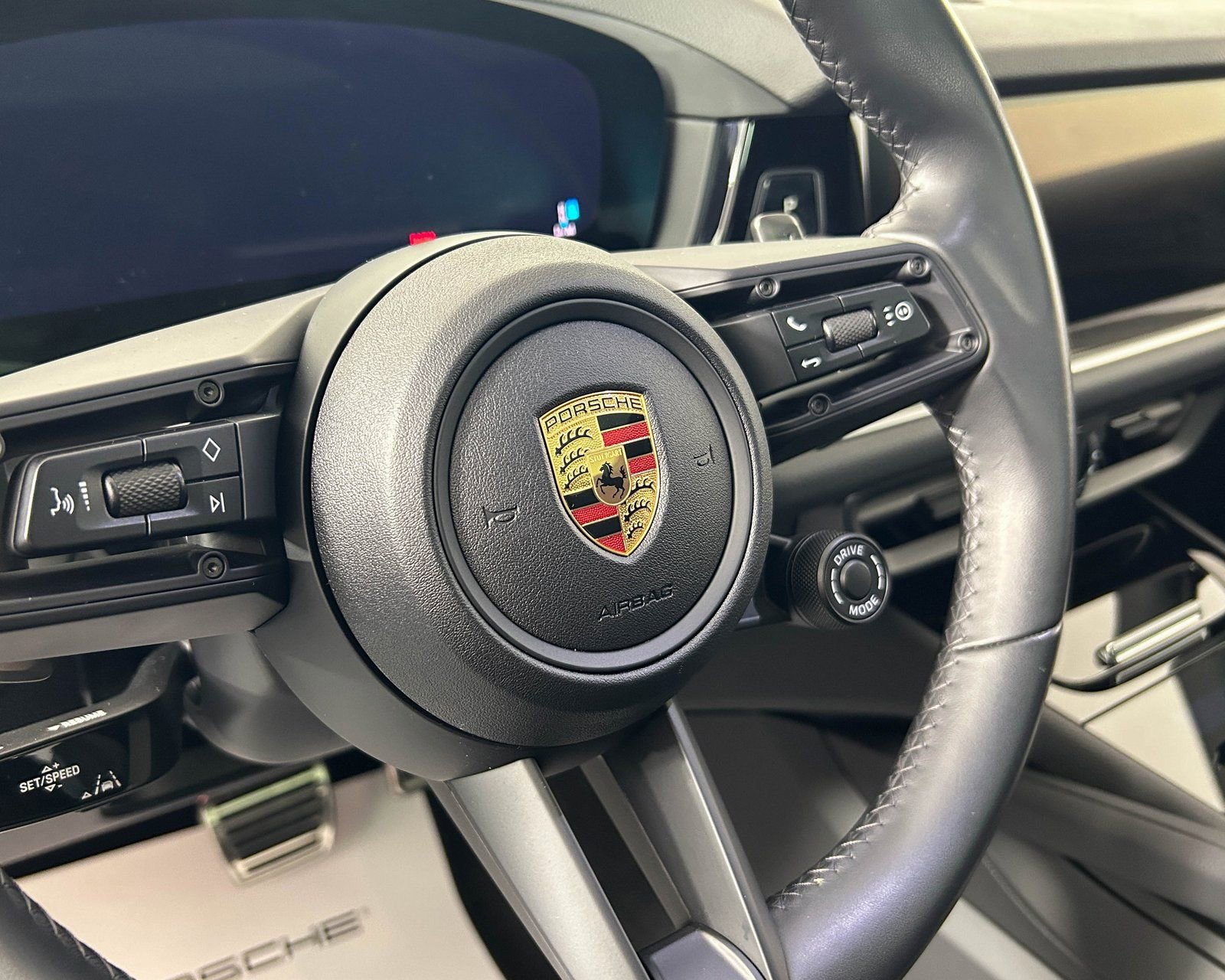 Certified 2024 Porsche Cayenne S AWD/4WD image 18