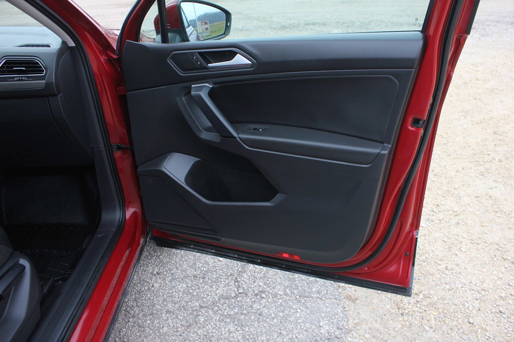 Used 2019 Volkswagen Tiguan SEL image 31