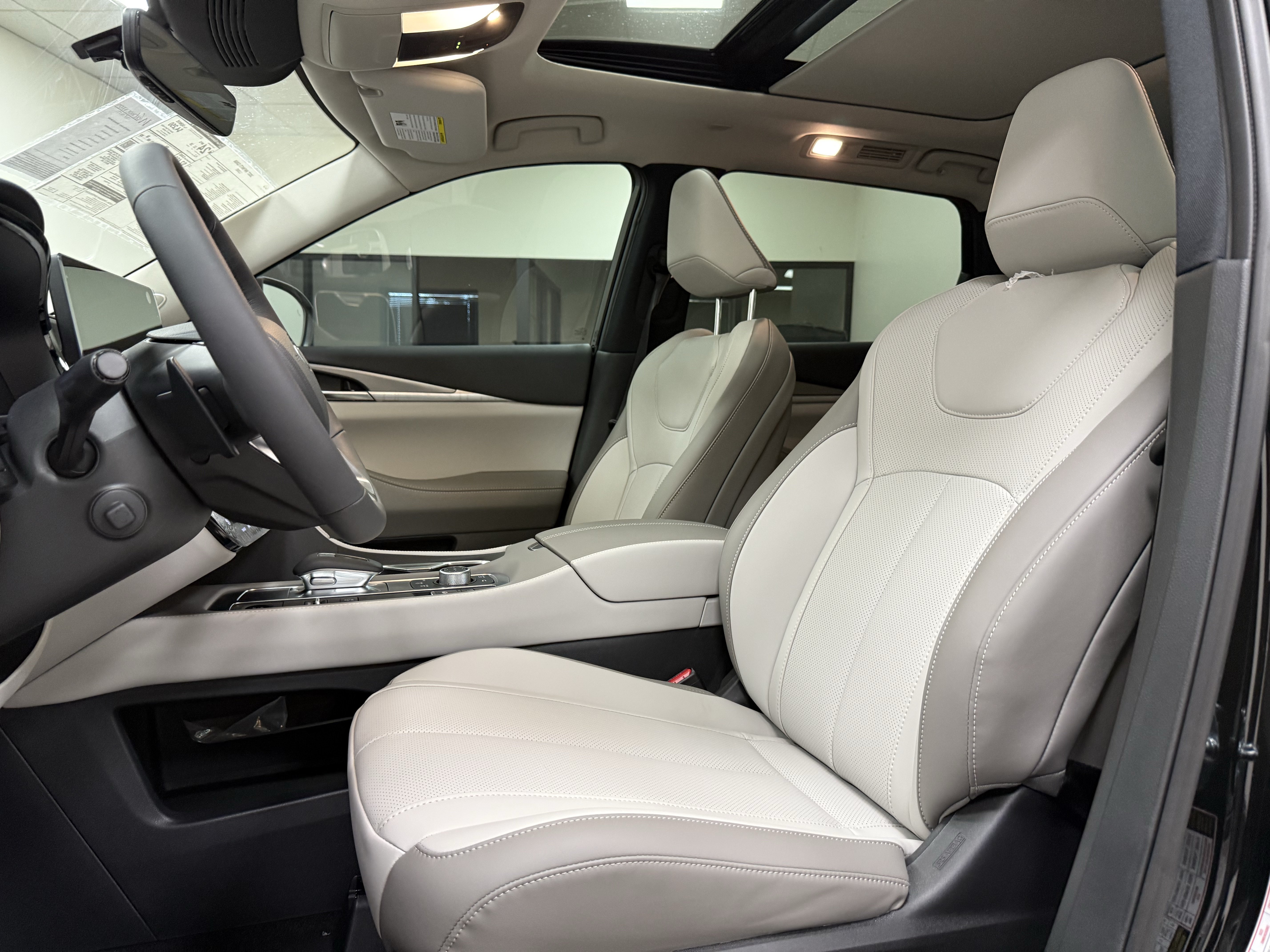Certified 2027 INFINITI QX60 Luxe w/ Cargo Package FWD image 12