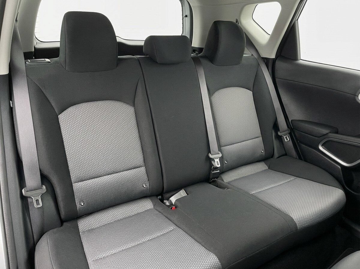 Used 2025 Kia Soul LX w/ LX Technology Package FWD image 14