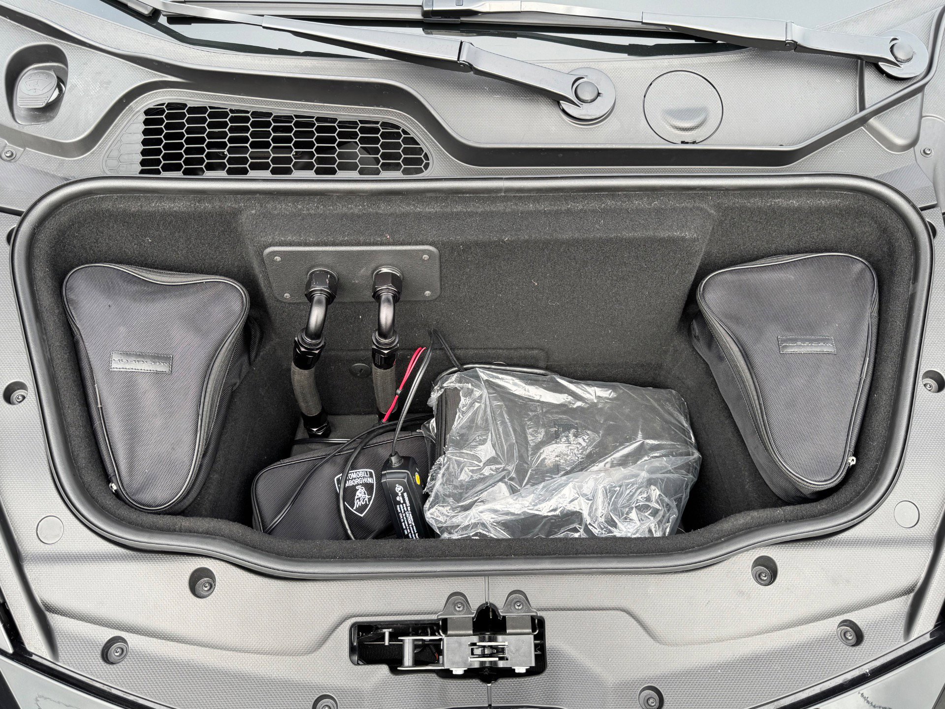 Used 2020 Lamborghini Huracan EVO image 37