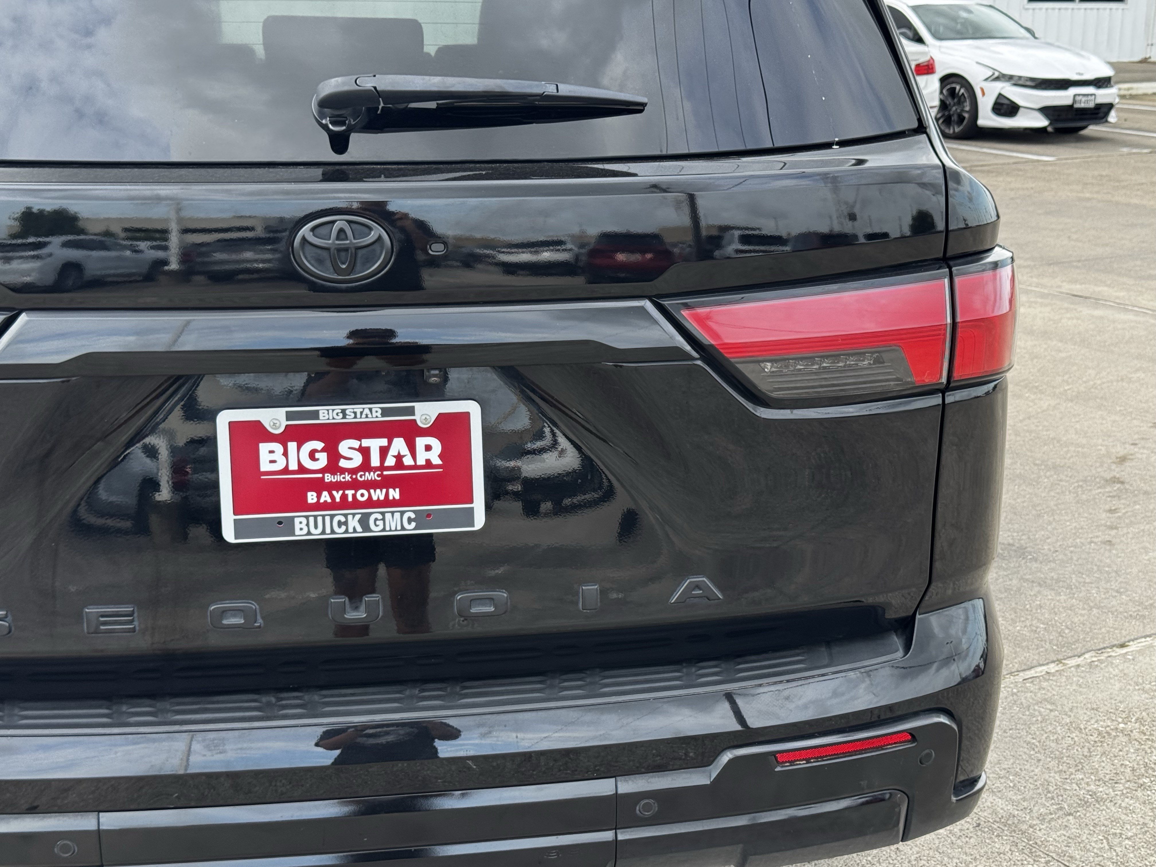 Used 2024 Toyota Sequoia Platinum AWD/4WD image 10