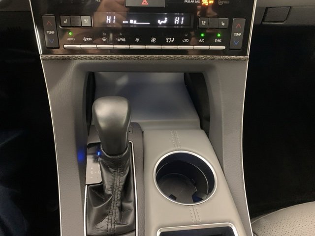 Used 2019 Toyota Avalon Limited image 25
