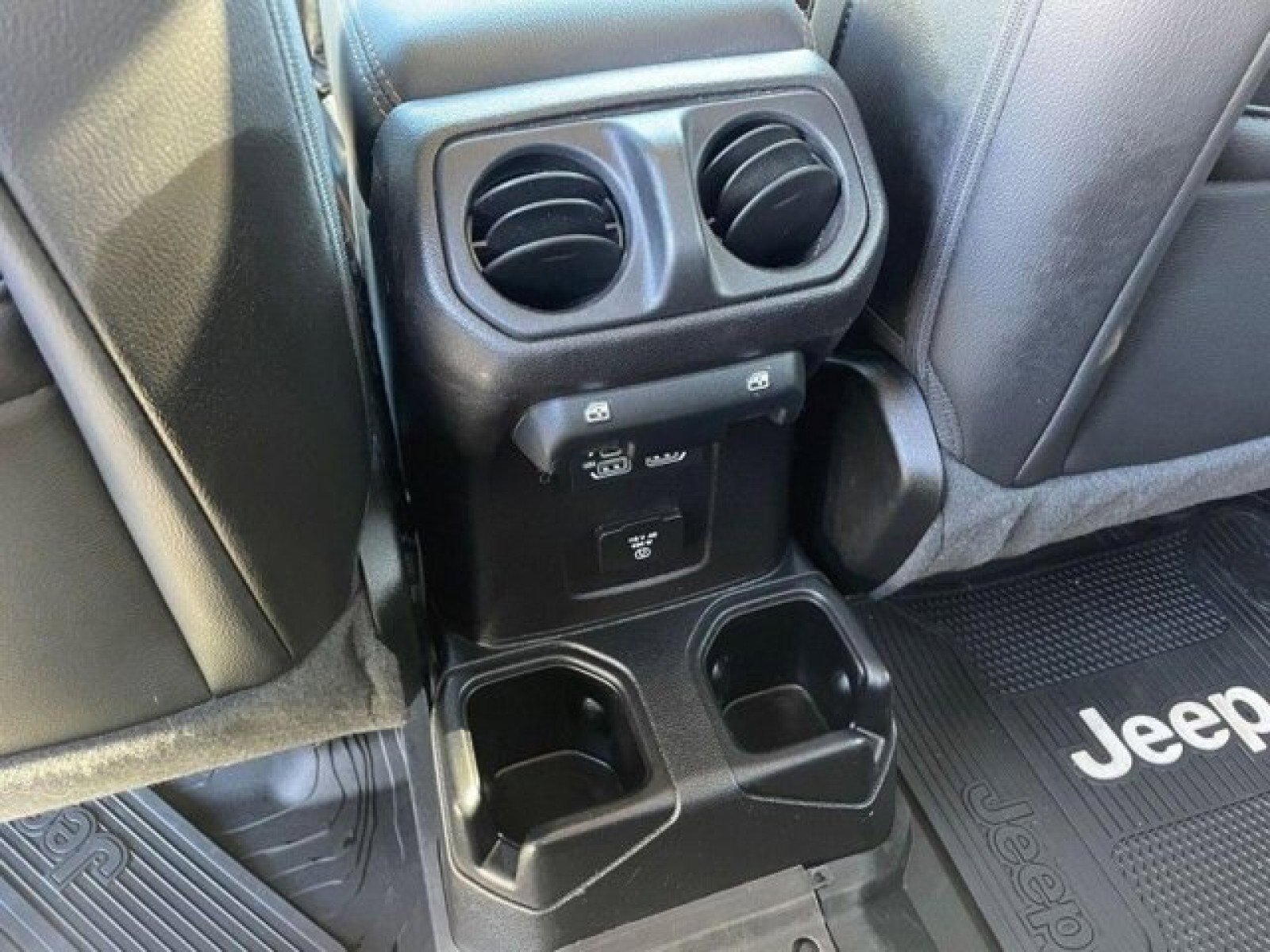 Used 2021 Jeep Gladiator Overland AWD/4WD image 17