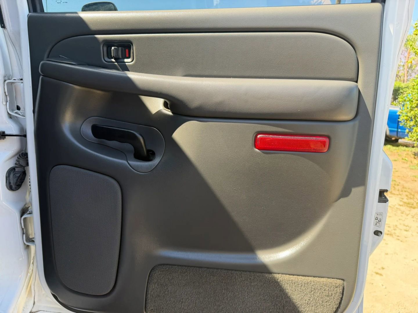 Used 2005 Chevrolet Silverado 2500 LT w/ Heavy-Duty Power Package AWD/4WD image 18