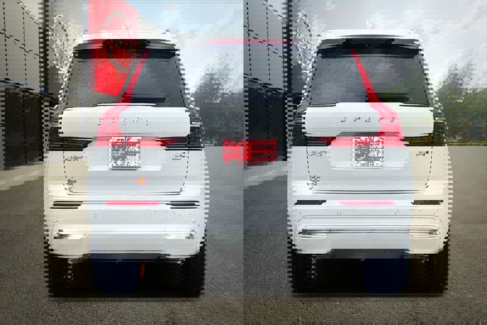 Used 2023 Volvo XC60 B5 Plus image 8