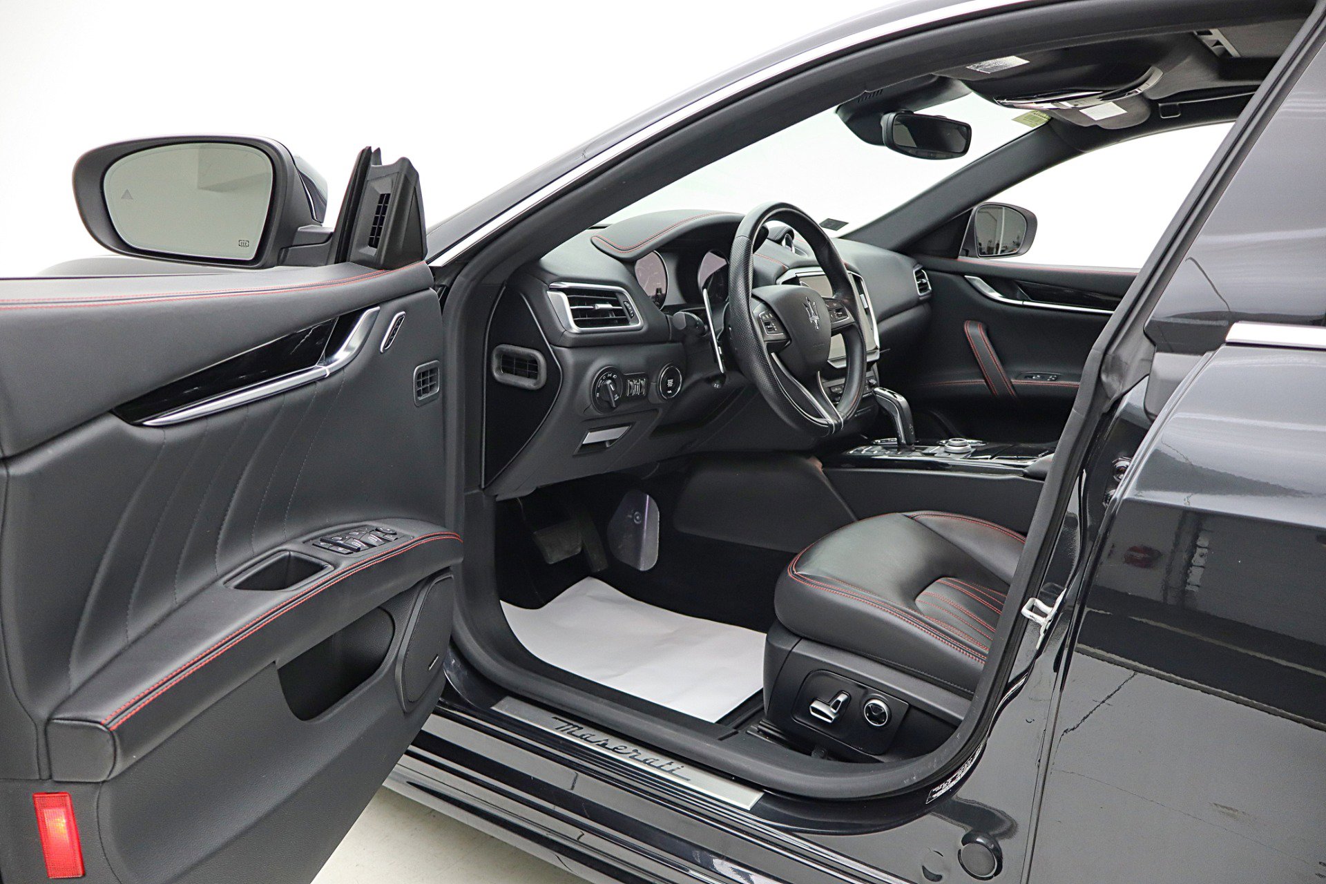 Used 2023 Maserati Ghibli Modena Q4 AWD/4WD image 35
