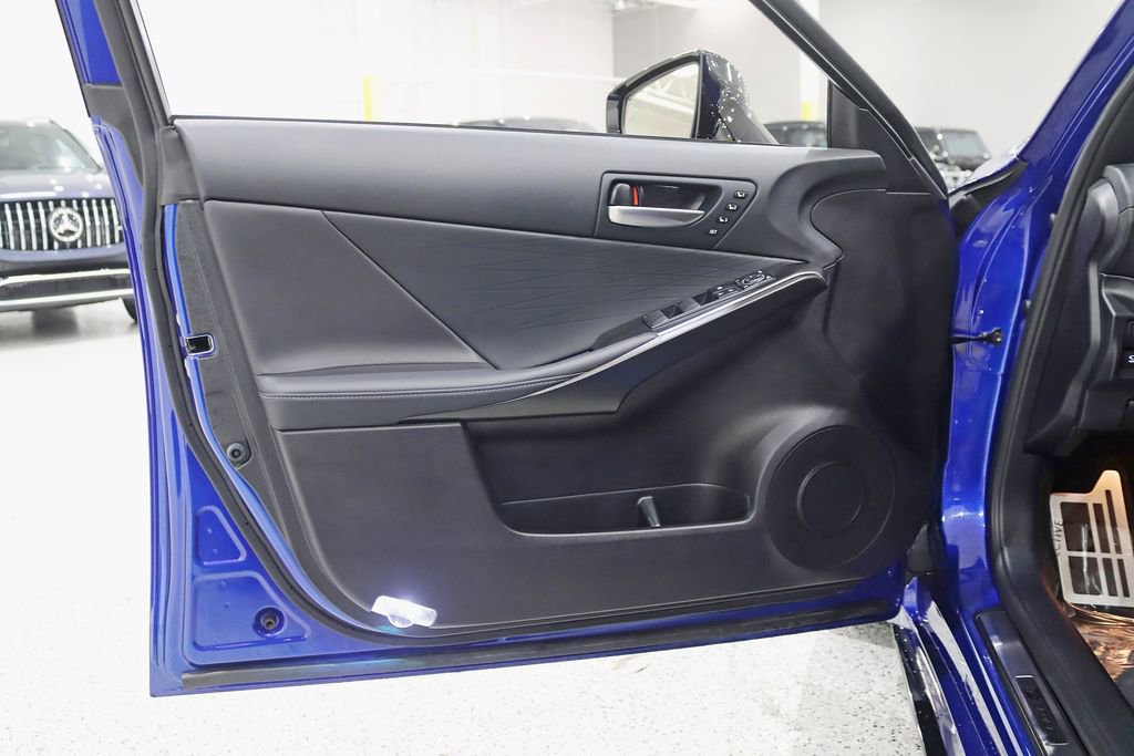 Used 2025 Lexus IS 500 w/ Accessory Package 2 RWD image 33