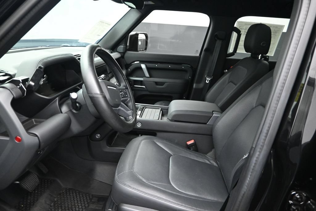 Used 2024 Land Rover Defender 110 X-Dynamic SE AWD/4WD image 10