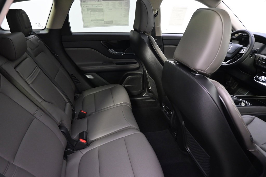 New 2026 Lincoln Corsair Premiere image 18