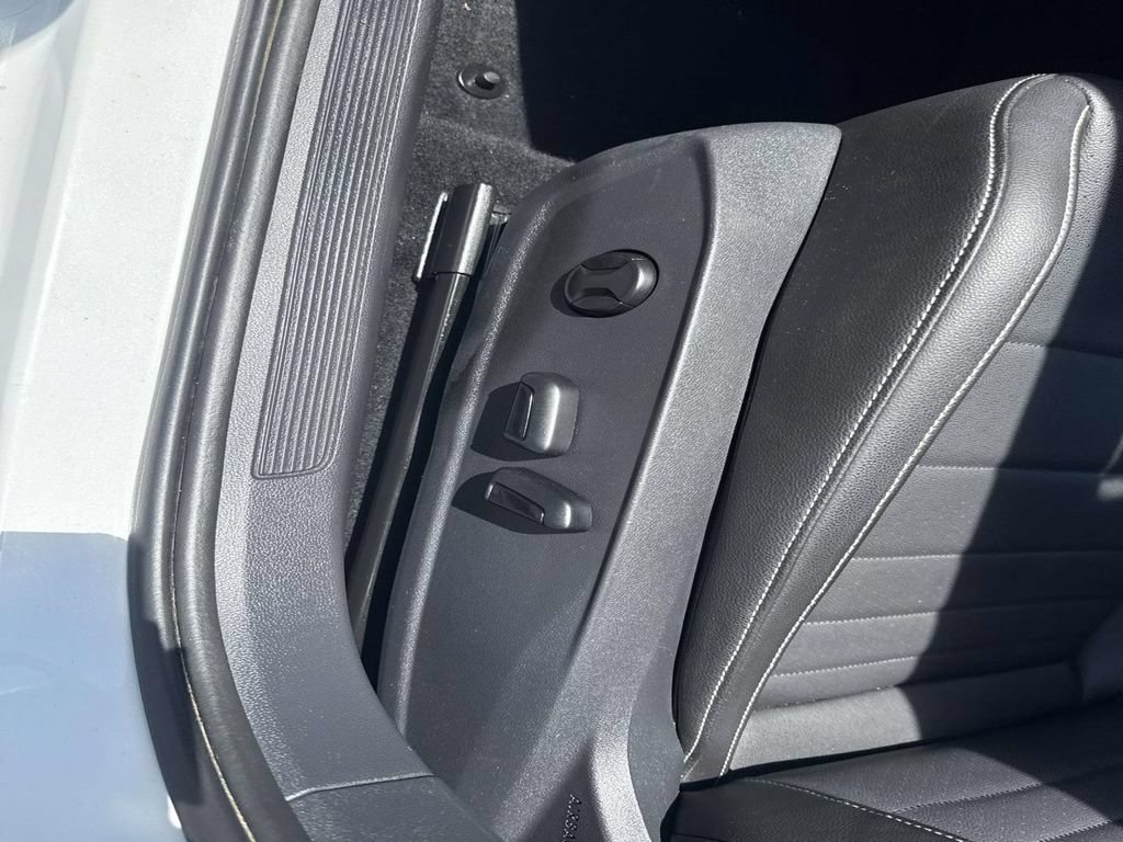 Used 2023 Volkswagen Jetta SE FWD image 19